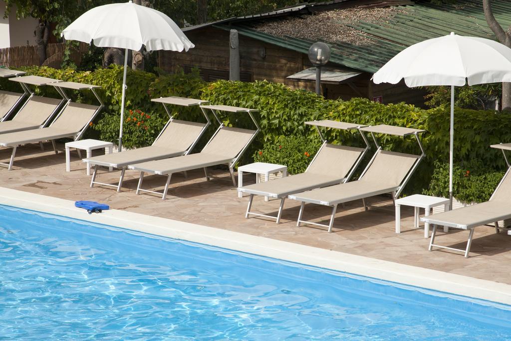Il Frantoio Camping San Bartolomeo Al Mare Exterior photo